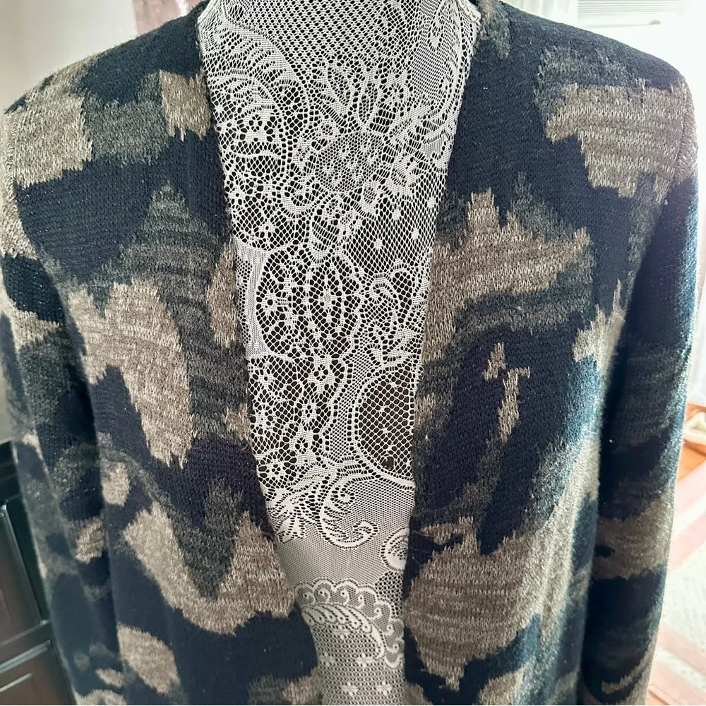 Apt. 9 Longline Cardigan Sweater Jacket Medium Gray Black Camo Print Normcore - Picture 8 of 16